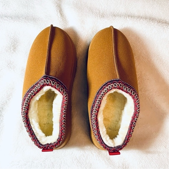 NWOT Women's Wool Slippers - Size: US 8-8.5 - Picture 2 of 13